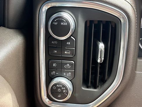 Used 2022 GMC Sierra 1500 SLT w/ SLT Premium Plus Package AWD/4WD image 18