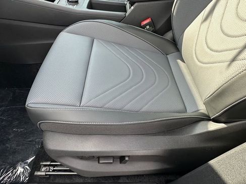 New 2026 Volkswagen Tiguan SE image 26