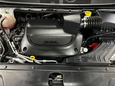 Used 2023 Chrysler Pacifica Touring image 27