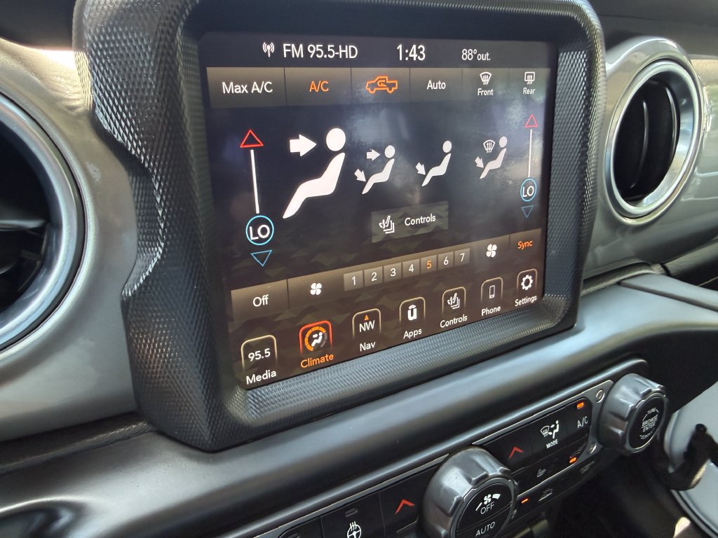 Used 2020 Jeep Gladiator Overland AWD/4WD image 4
