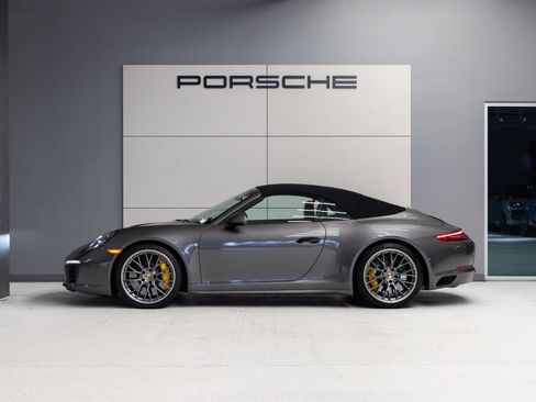 Certified 2018 Porsche 911 Carrera 4S AWD/4WD image 2