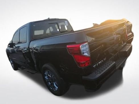 Used 2023 Nissan Titan SV w/ SV Convenience Package AWD/4WD image 5