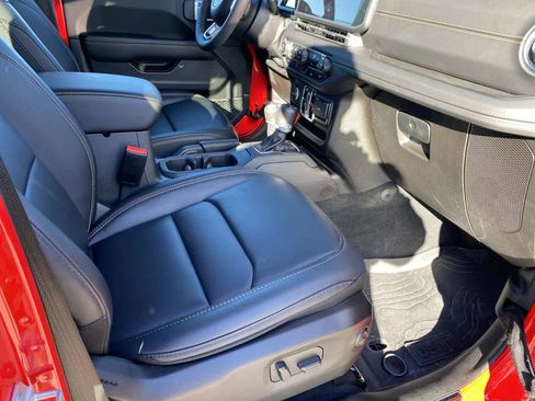 Certified 2024 Jeep Wrangler Sahara w/ Technology Group image 27