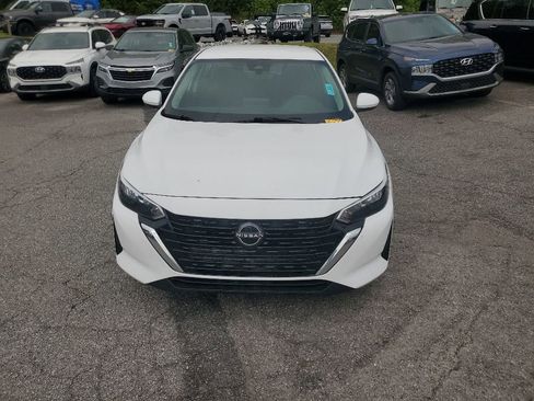 Used 2024 Nissan Sentra SV FWD image 3