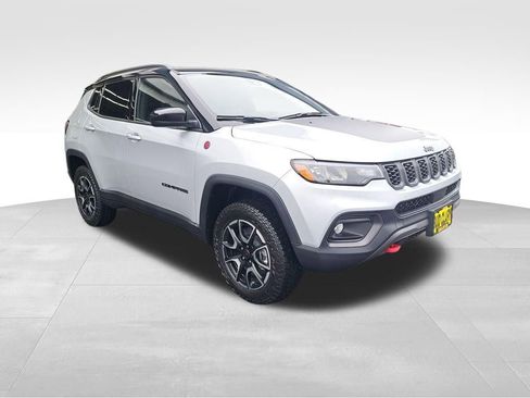 New 2026 Jeep Compass Trailhawk w/ Sun, Sound & Navigation Group image 8
