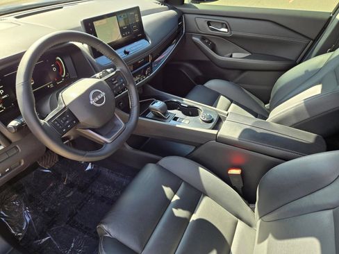 Used 2025 Nissan Rogue SL AWD/4WD image 15