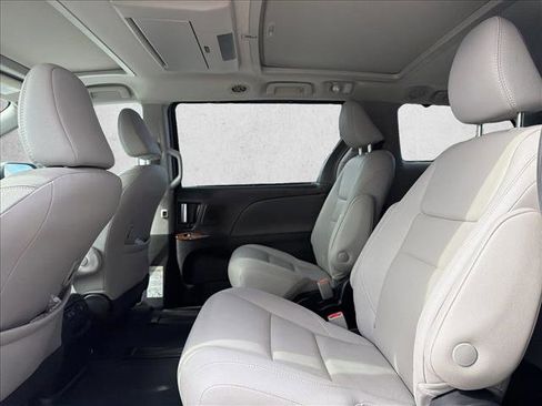 Used 2020 Toyota Sienna Limited Premium image 23
