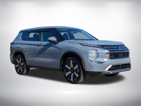 New 2026 Mitsubishi Outlander SE image 2