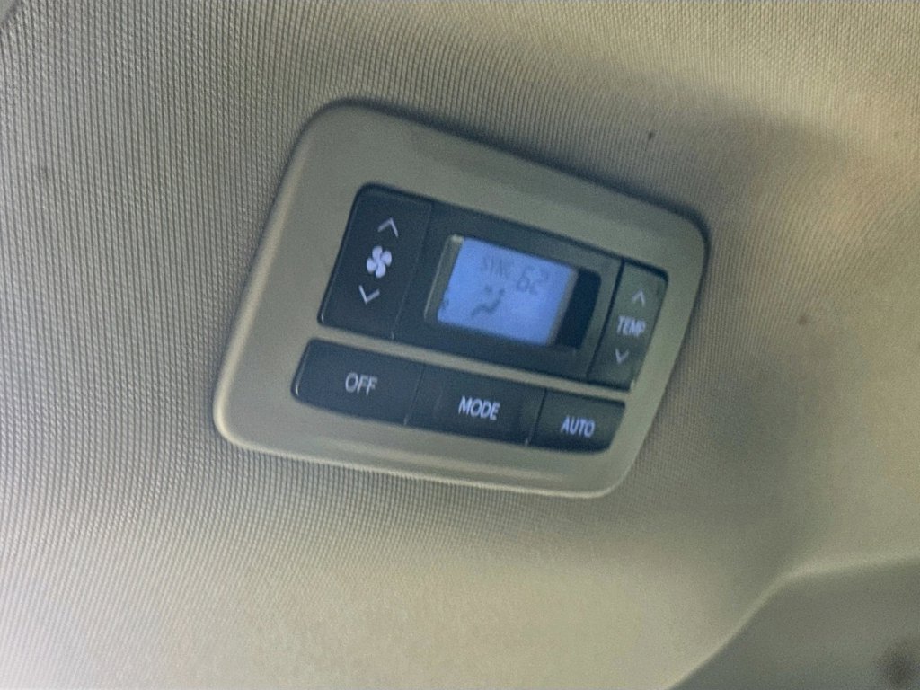 Used 2016 Toyota Sienna SE FWD image 28
