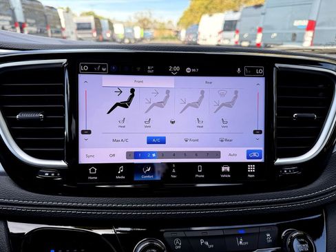 New 2026 Chrysler Pacifica Limited w/ Uconnect Theater Family Group FWD image 15