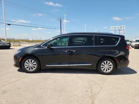 Used 2019 Chrysler Pacifica Touring-L w/ Advanced Safetytec Group FWD image 4