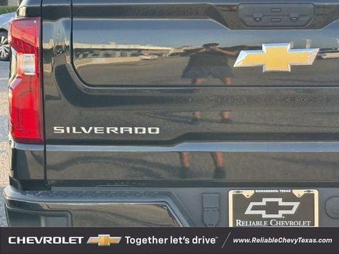 Used 2025 Chevrolet Silverado 1500 High Country w/ High Country Premium Package AWD/4WD image 9