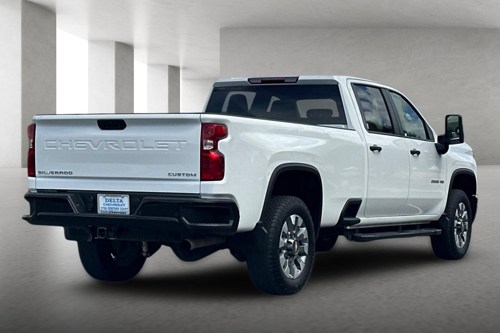 Used 2024 Chevrolet Silverado 2500 Custom w/ Custom Value Package AWD/4WD image 4