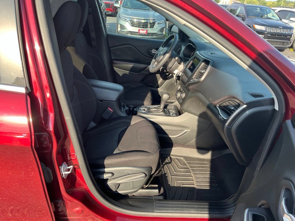 Used 2019 Jeep Cherokee Latitude w/ Popular Appearance Group FWD image 44