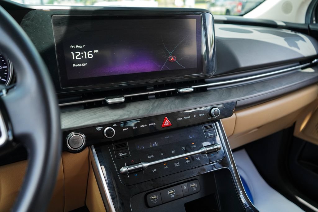 Used 2024 Kia Carnival EX FWD image 7