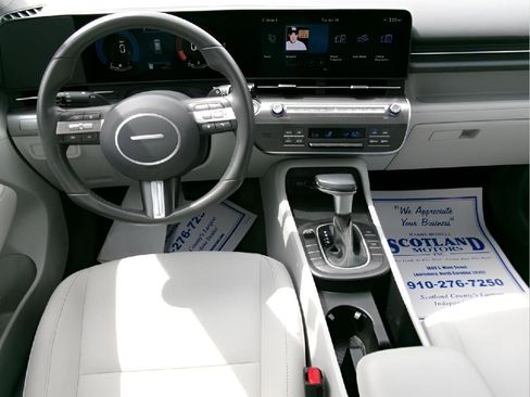 Used 2025 Hyundai Kona SEL FWD image 11