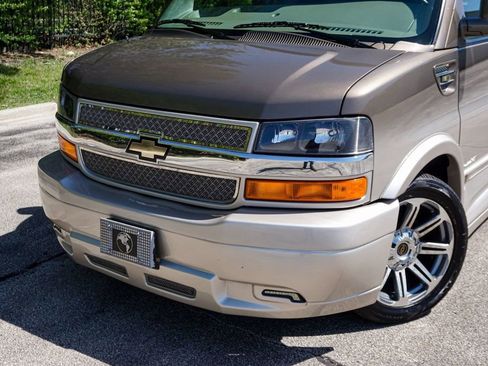 Used 2017 Chevrolet Express 2500 RWD image 90