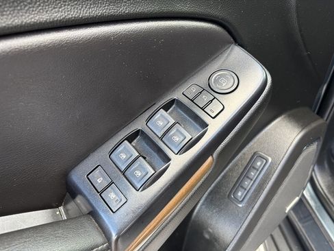 Used 2019 GMC Yukon XL Denali image 16