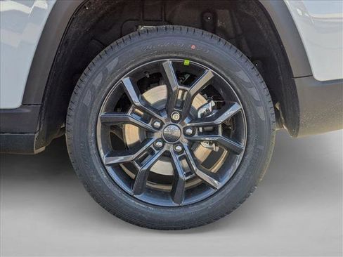 New 2025 Jeep Grand Cherokee L Limited image 10