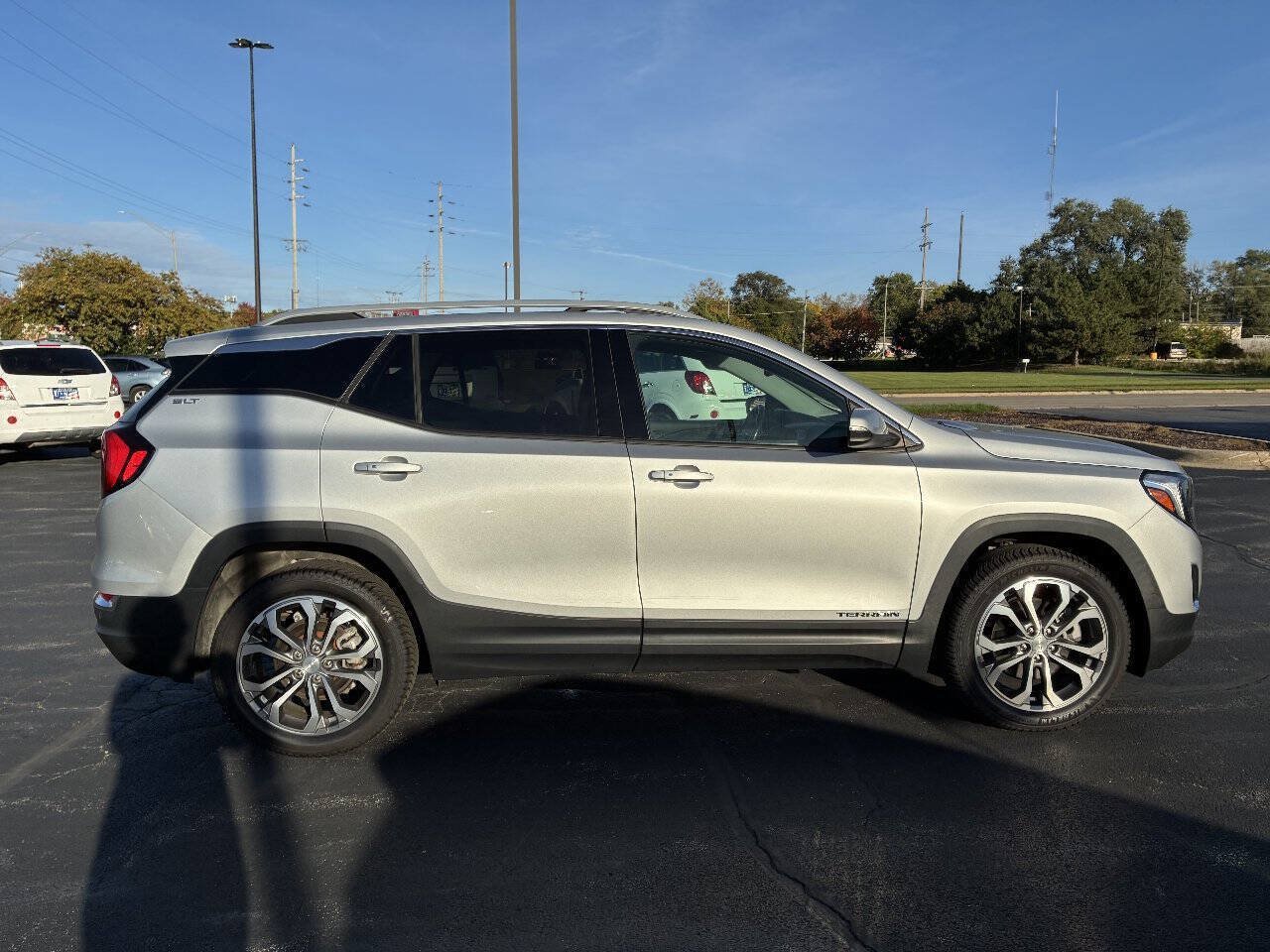 Used 2020 GMC Terrain SLT w/ GMC Pro Grade Package AWD/4WD image 2