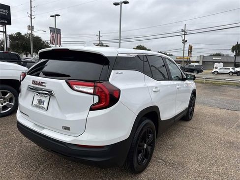 Used 2022 GMC Terrain SLE image 6