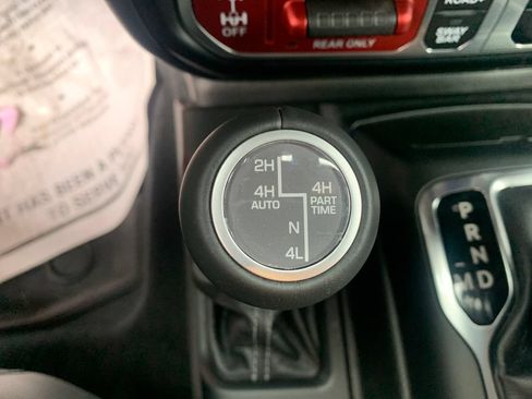 Used 2024 Jeep Wrangler Unlimited Rubicon AWD/4WD image 25