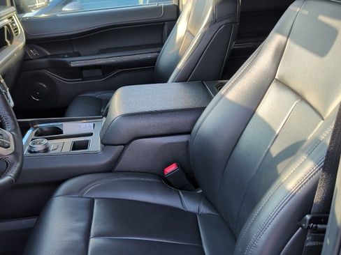 Certified 2024 Ford Expedition XLT image 7