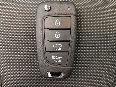 Used 2025 Hyundai Elantra SE FWD image 32