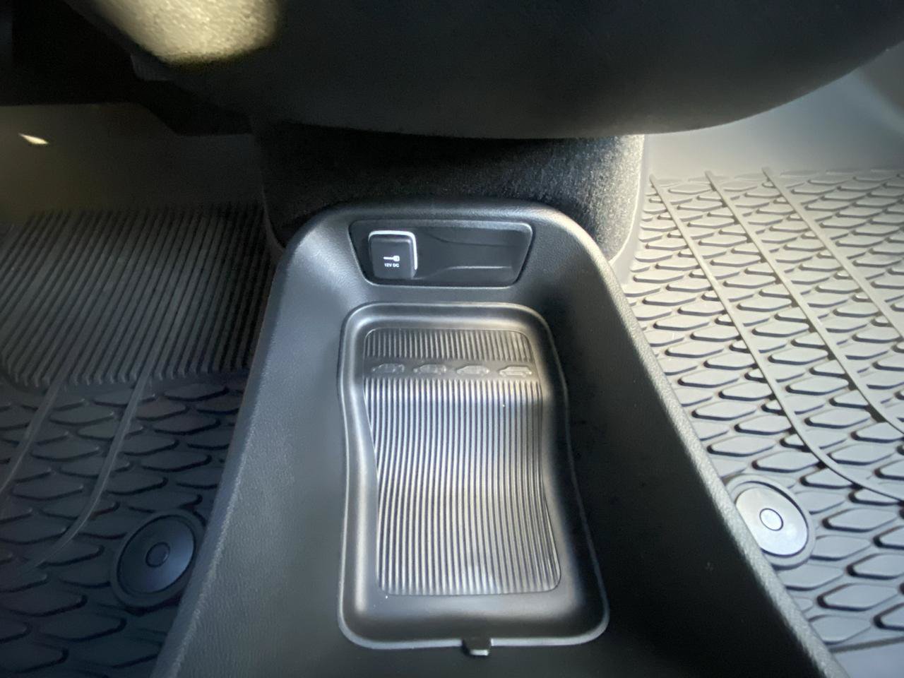 Used 2025 Chrysler Pacifica Select AWD/4WD image 24