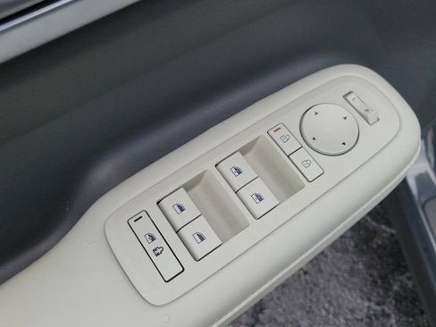 Used 2025 Hyundai Santa Fe SEL FWD image 16