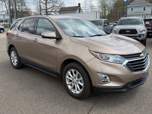 Used 2019 Chevrolet Equinox LT FWD image 2