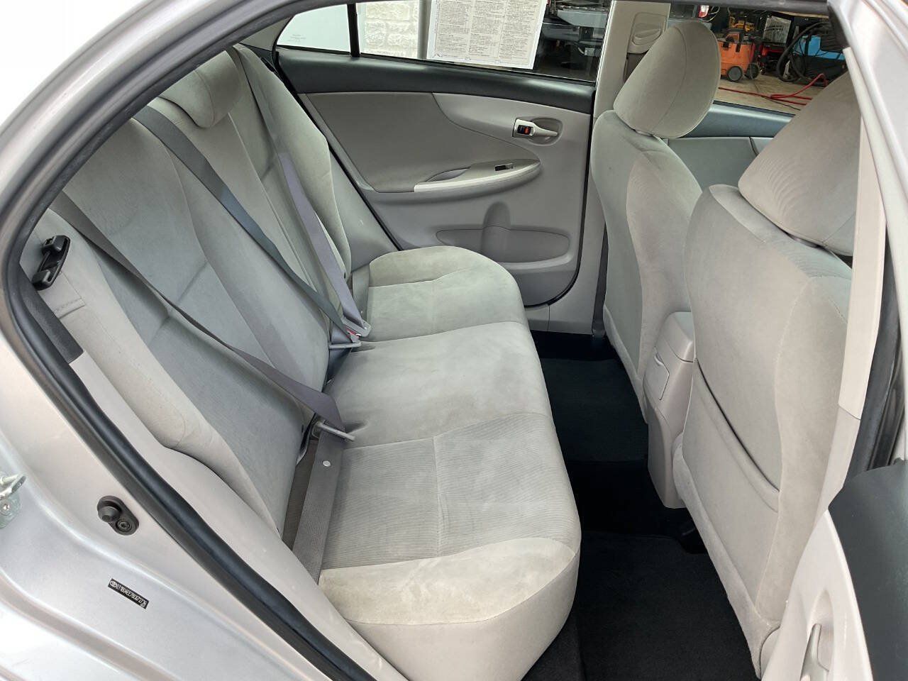 Used 2011 Toyota Corolla LE FWD image 30