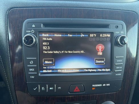Used 2016 Chevrolet Traverse LT w/ Style and Technology Package FWD image 19