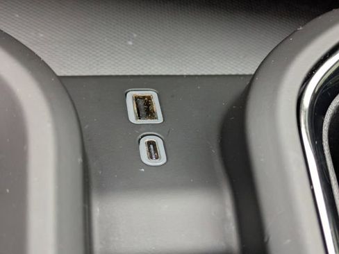 Used 2025 GMC Sierra 2500 AT4X image 25