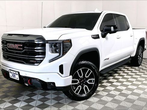 Used 2022 GMC Sierra 1500 AT4 w/ AT4 Premium Package image 2