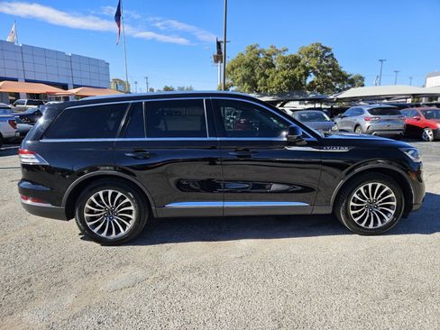 Used 2020 Lincoln Aviator Reserve w/ Elements Package Plus image 2