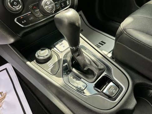 Used 2020 Jeep Cherokee Limited AWD/4WD image 27