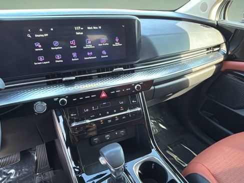 Used 2024 Kia Carnival SX Prestige image 25