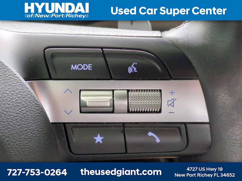 Certified 2025 Hyundai Santa Cruz Limited AWD/4WD image 30