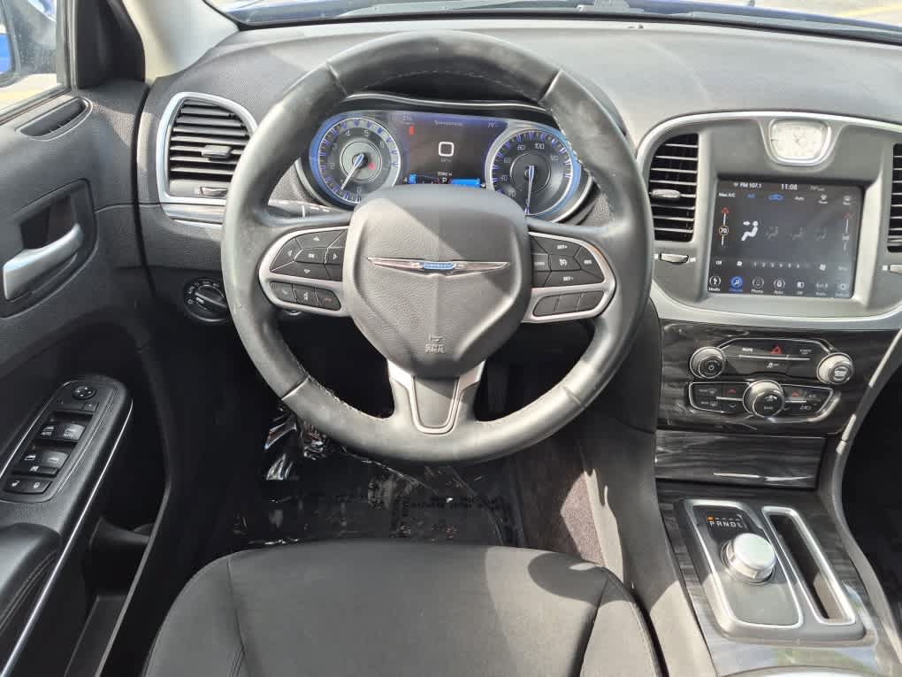 Used 2018 Chrysler 300 Touring w/ Chrome Appearance Package RWD image 8