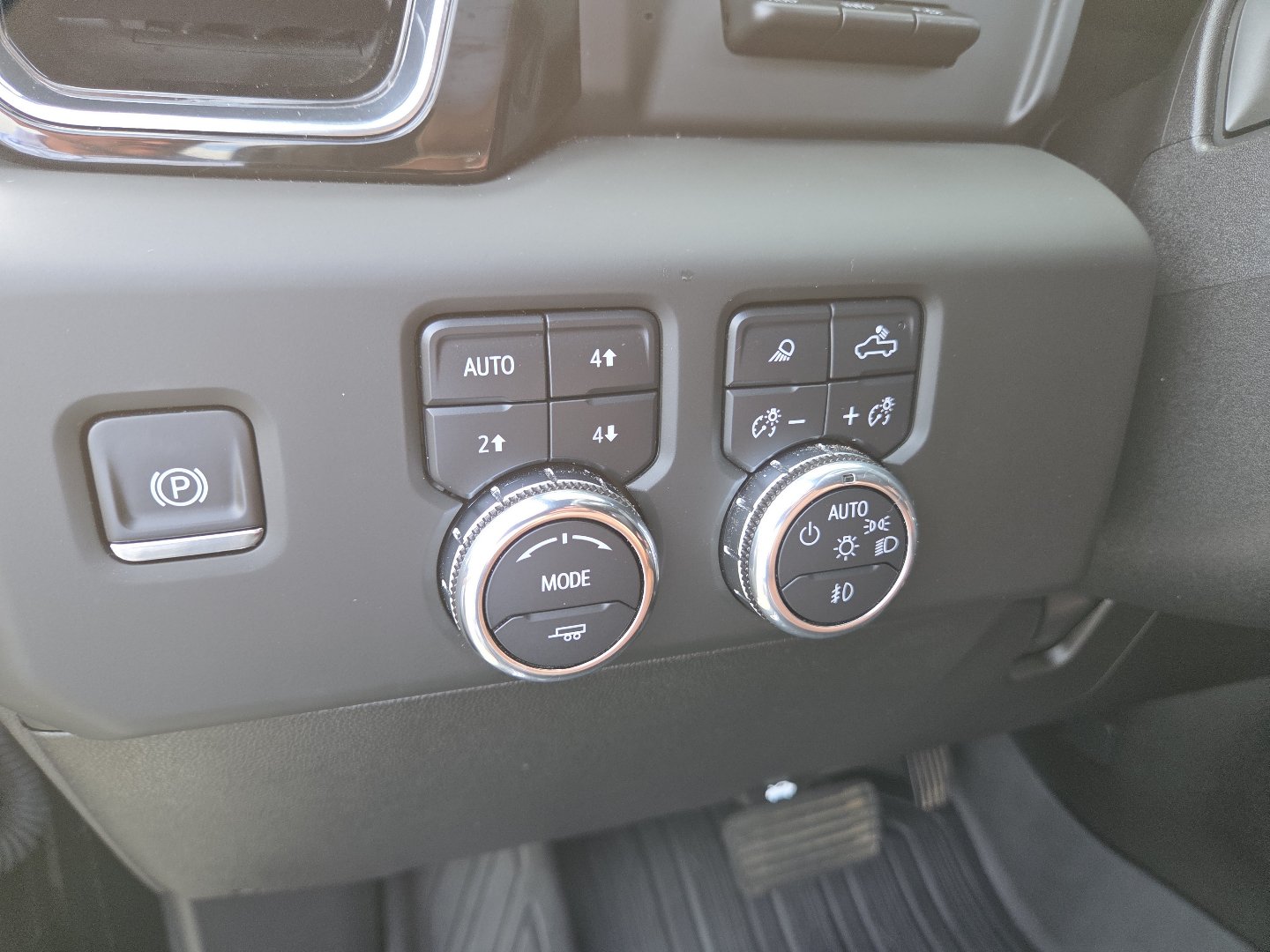 Used 2025 GMC Sierra 3500 Denali Ultimate AWD/4WD image 6