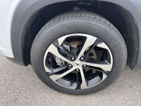 Used 2024 Chevrolet Trax RS image 2