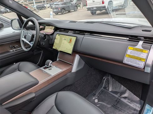 New 2025 Land Rover Range Rover SE AWD/4WD image 29
