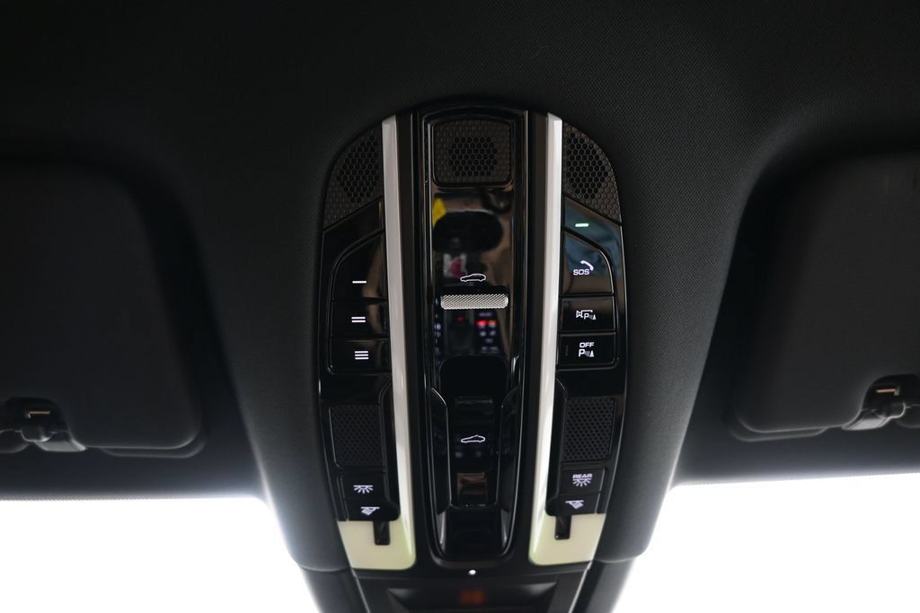 Certified 2022 Porsche Cayenne Platinum Edition AWD/4WD image 29