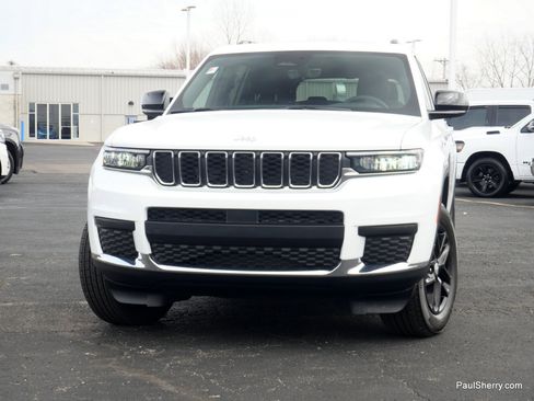 Used 2025 Jeep Grand Cherokee L Laredo w/ Trailer Tow Package image 8