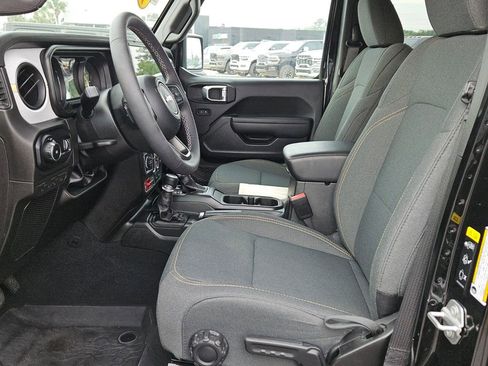Used 2025 Jeep Wrangler Unlimited Sport AWD/4WD image 10