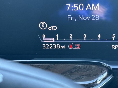 Used 2023 Cadillac Escalade ESV Premium Luxury Platinum image 21