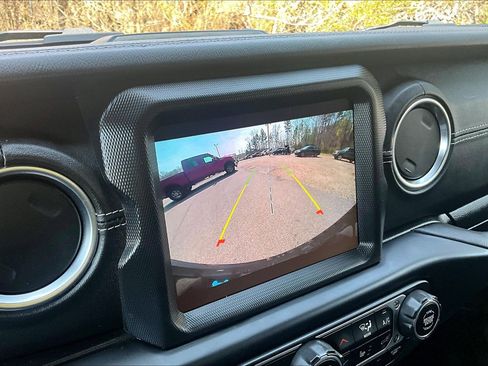Used 2023 Jeep Wrangler Unlimited Sahara w/ Cold Weather Group AWD/4WD image 23