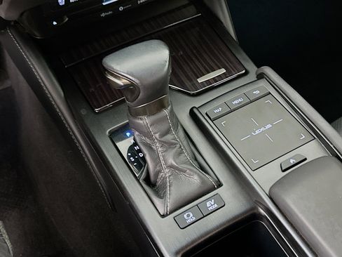 Used 2019 Lexus ES 300h w/ Accessory Package 2 FWD image 25