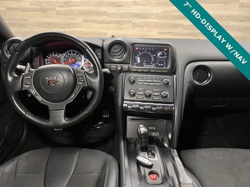 Used 2016 Nissan GT-R Premium image 2